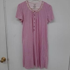 Simplybasic girls night gown size M(8-10)